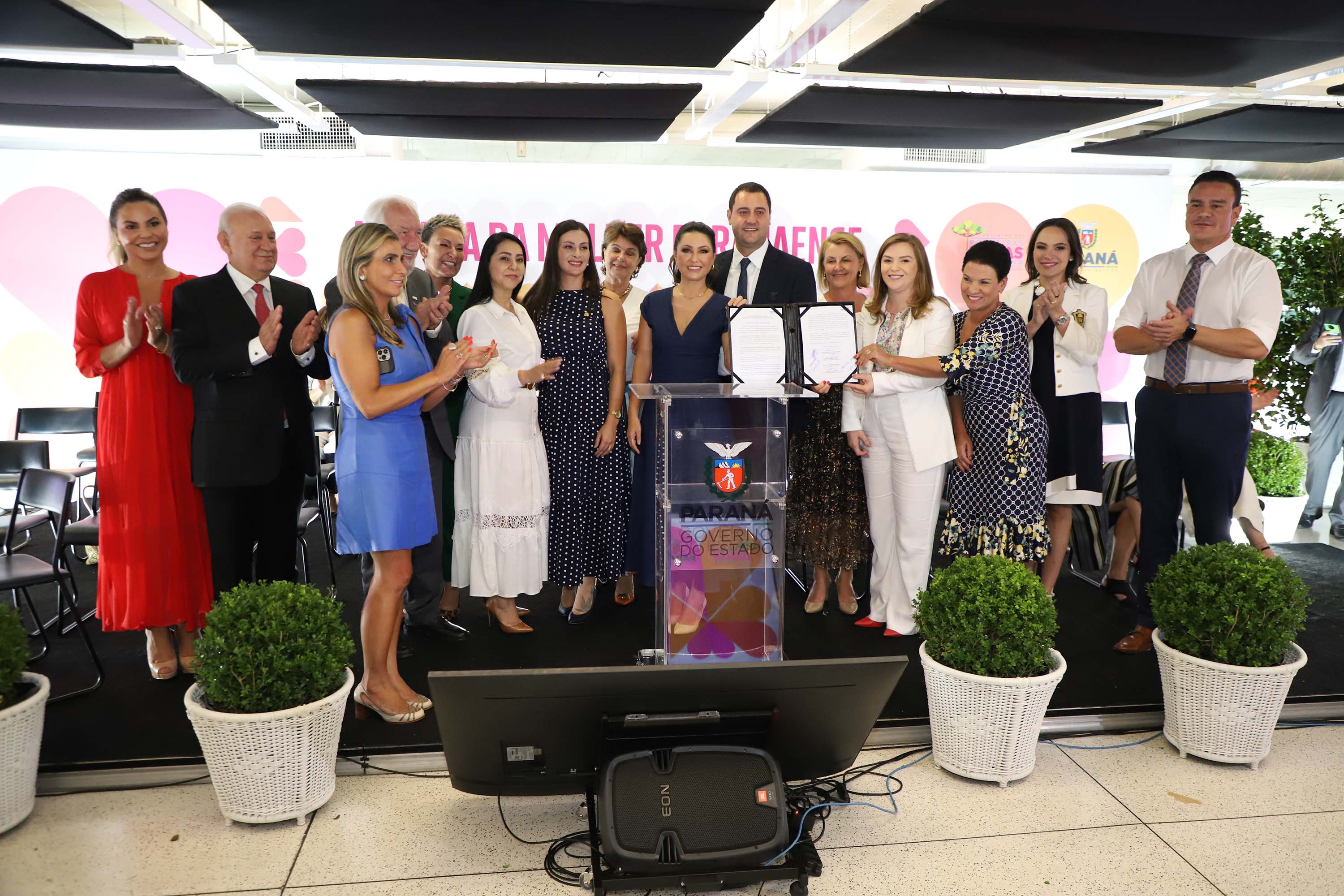 O governador Carlos Massa Ratinho Junior sancionou nesta terça-feira (21) a criação do Fundo Estadual dos Direitos da Mulher (FEDIM/PR).