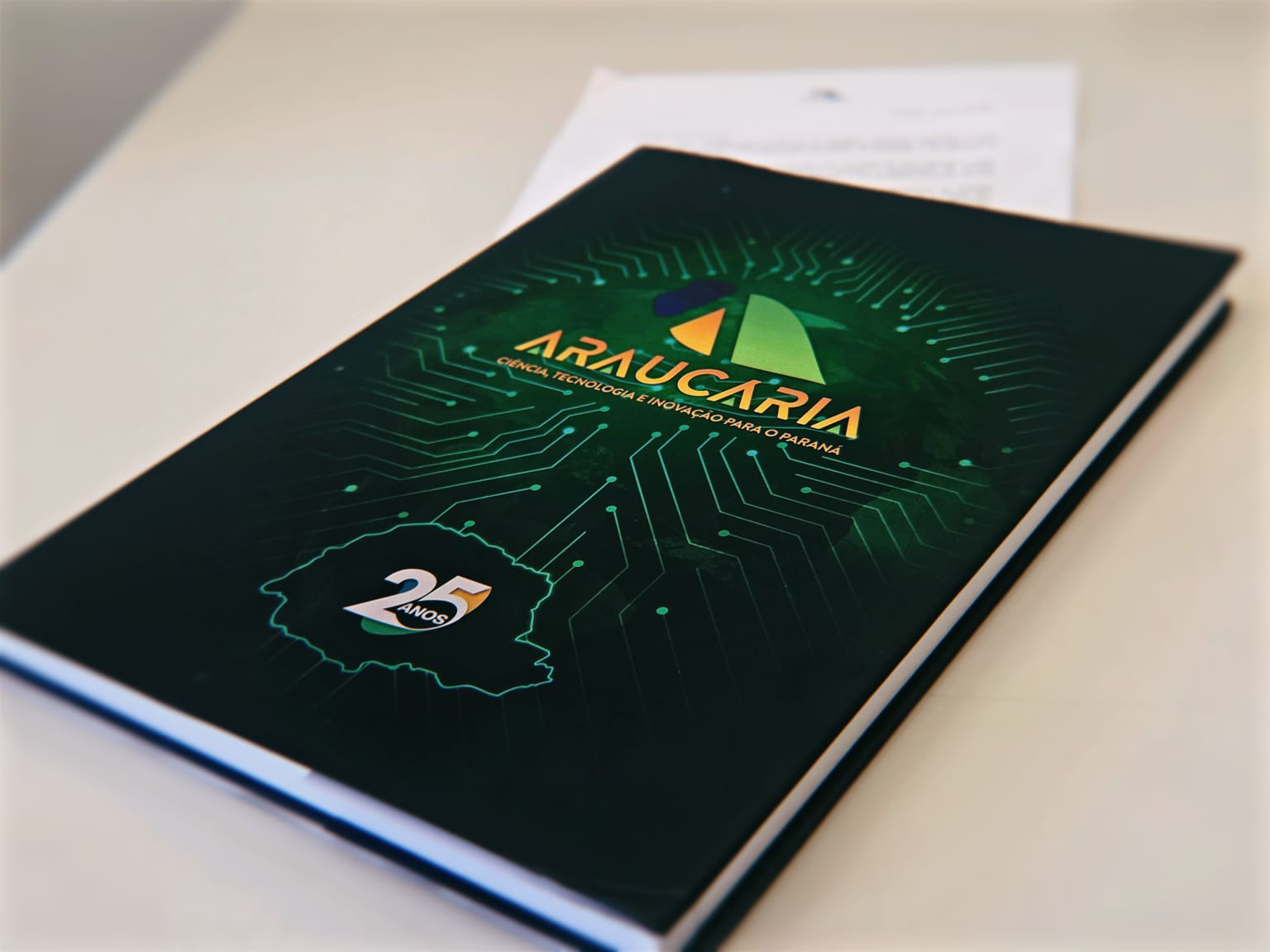 Presidente da Lottopar agradece à Fundação Araucária pelo envio do livro comemorativo de 25 anos