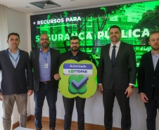 Evento de assinatura de contrato homologando a empresa BETPR