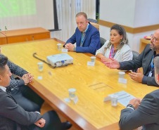 Representantes da empresa  Daruma Sam S.A (Aposta.la) junto com a diretoria da Lottopar.