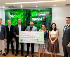 Lottopar autoriza a quarta empresa de apostas esportivas a iniciar a etapa de integração. Integrantes da Pixbet e diretoria da Lottopar.