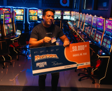 Concessionário Apostou entrega prêmio de R$ 50 mil na raspinha em Curitiba