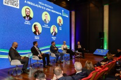 No Paraná, vão continuar em operação apenas os sites autorizados pela Lottopar. São eles pr.apostou.com, parana.bplay.com.br, pr.betplay.bet, pr.pixbet.com.br e pr.nossabet.com.br. e também os sites autorizados pela União.