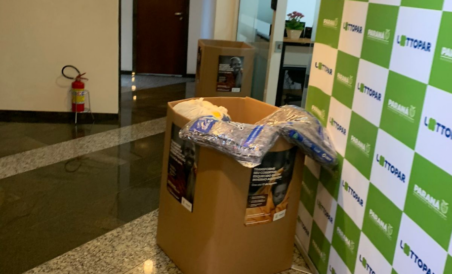 Lottopar participa da Campanha Aquece Paraná 2023 e faz doação de roupas e cobertores