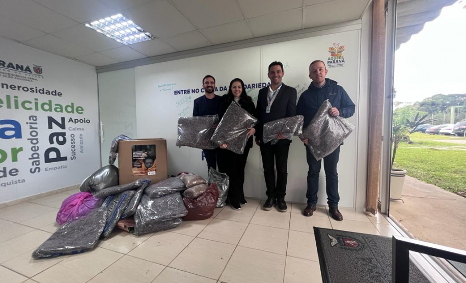 Lottopar participa da Campanha Aquece Paraná 2023 e faz doação de roupas e cobertores