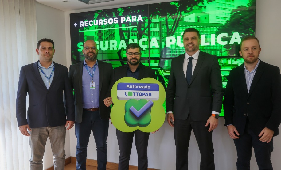 Evento de assinatura de contrato homologando a empresa BETPR