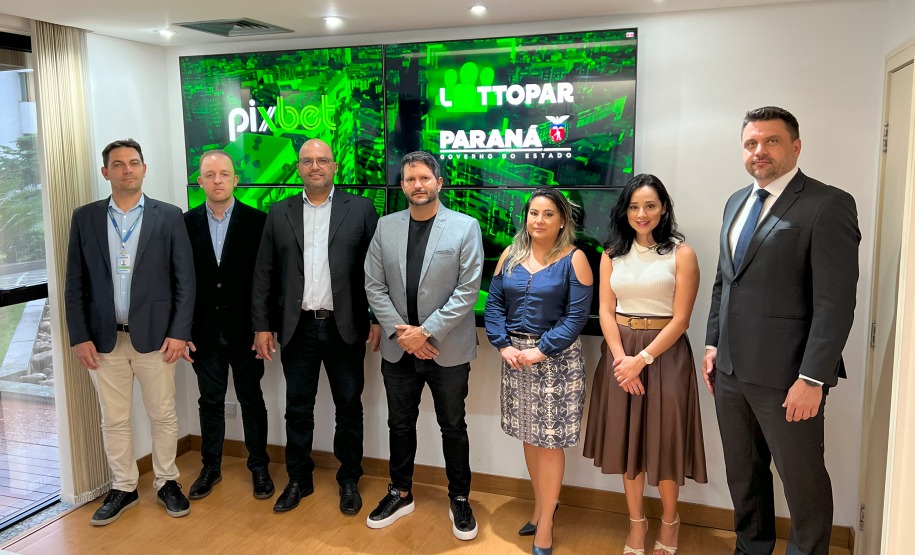 Lottopar autoriza a quarta empresa de apostas esportivas a iniciar a etapa de integração. Integrantes da Pixbet e diretoria da Lottopar.