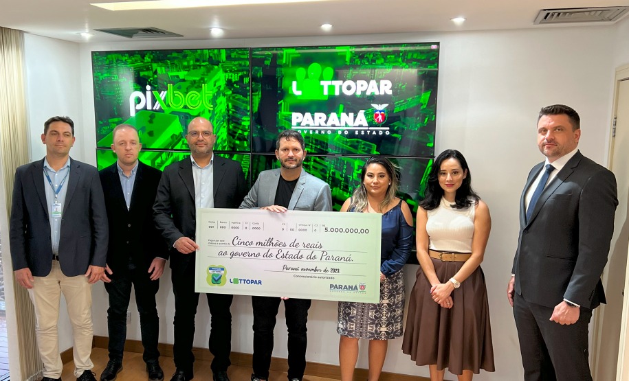 Lottopar autoriza a quarta empresa de apostas esportivas a iniciar a etapa de integração. Integrantes da Pixbet e diretoria da Lottopar.