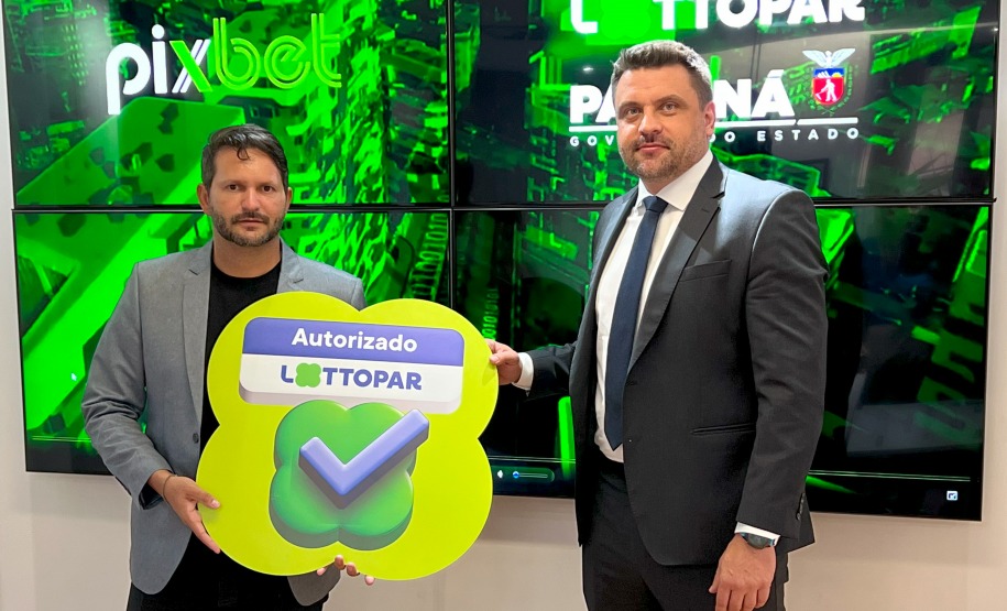Lottopar autoriza a quarta empresa de apostas esportivas a iniciar a etapa de integração. Integrantes da Pixbet e diretoria da Lottopar.