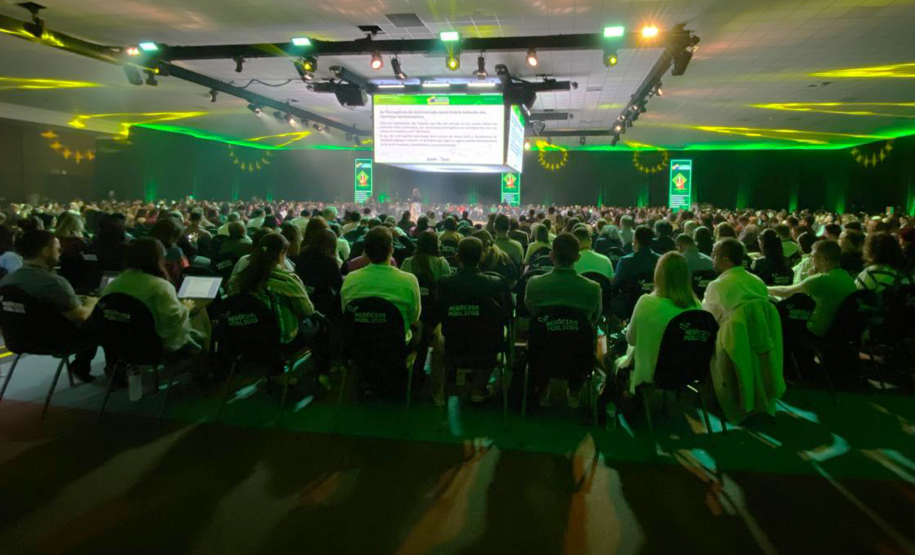 Lottopar realiza capacitação em fiscalização de contratos administrativos no maior evento do Brasil.