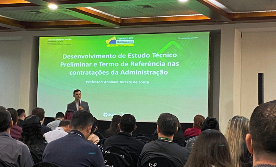 Lottopar realiza capacitação em fiscalização de contratos administrativos no maior evento do Brasil.