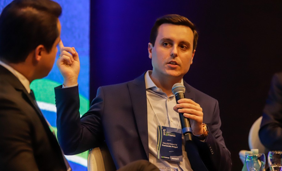 Evento promovido pela Lottopar inicia com temas sobre jogo responsável e regulamentação do setor.