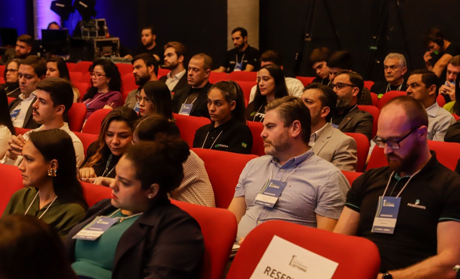 Evento promovido pela Lottopar inicia com temas sobre jogo responsável e regulamentação do setor.