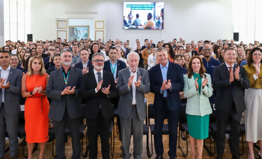 Servidores da Lottopar participam do lançamento de programa estadual de capacitação