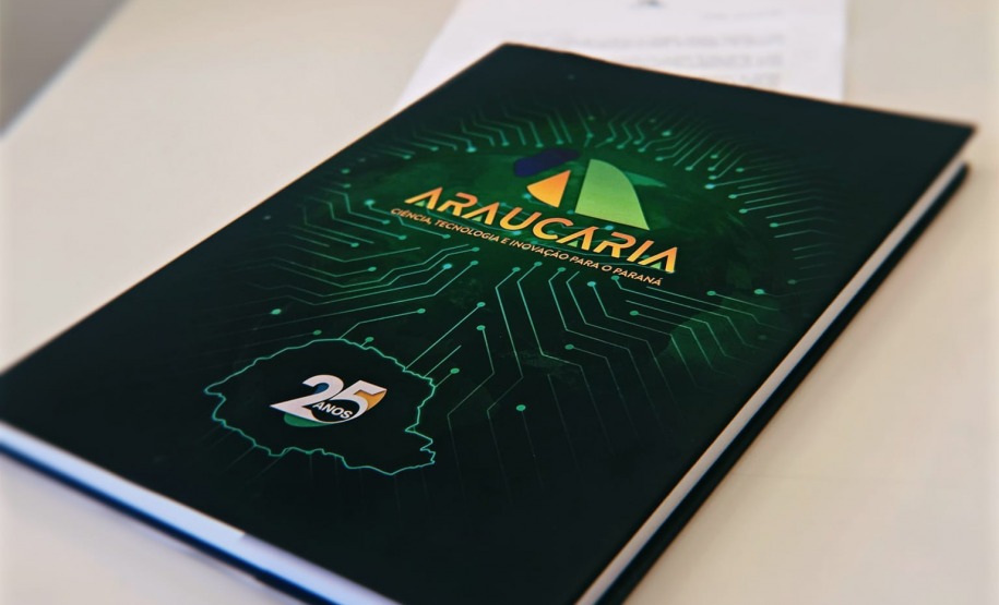 Presidente da Lottopar agradece à Fundação Araucária pelo envio do livro comemorativo de 25 anos