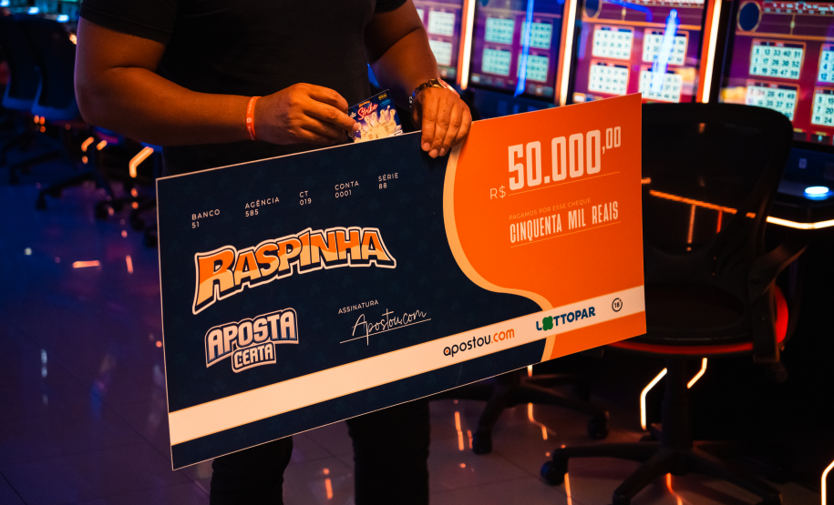 Concessionário Apostou entrega prêmio de R$ 50 mil na raspinha em Curitiba